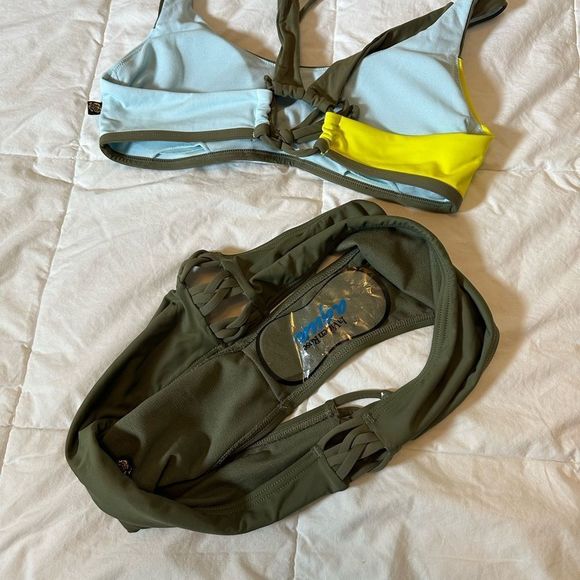 La Vie en Rose women's 2 piece bikini swim suit size small bottoms have cut outs - Picture 4 of 7